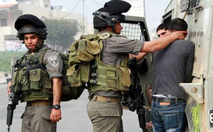 اعتقلت قوات الاحتلال الإسرائيلي، اليوم الأثنين، ثلاثة شبان من محافظة جنين.

وذكر ذوو الشاب عز الدي