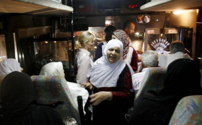 غادرت مجموعة من أهالي أسرى قطاع غزة، فجر الاثنين، لزيارة ذويهم في سجن &quot;رامون&quot;، بالتنسيق مع الصليب الأحمر الدولي.

