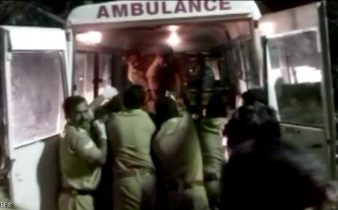 قتل 79 شخصا على الأقل، الأحد، جراء حريق نشب في معبد بجنوب الهند، وذلك إثر إطلاق ألعاب نارية، وفق ما أفاد وزير الداخلية في ولاية كيرلا، رامش شينيتالا.

وقالت مصادر حكومية محلية في الولاية إن