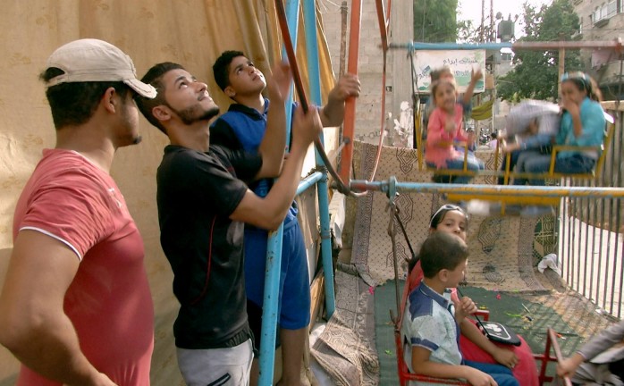 غزة: "أرجوحة العيد" مصدر رزق للعديد من العاطلين