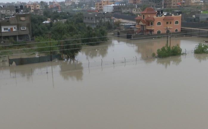 الامطار تغرق منازل مواطنين بحي الجنينة شرق رفح