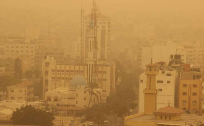 كاميرا الوطنية ترصد موجة الغبار التي تضرب غزة منذ الصباح