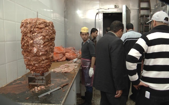 الوطنية ترافق وزارة الاقتصاد في جولة مفاجئة لمطاعم غزة
