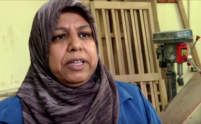 نساء من ذوي الإعاقة في غزة يبدعن بأعمال النجارة