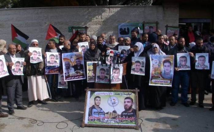 غزة: وقفة احتجاجية أمام الصليب الأحمر دعماً للأسرى