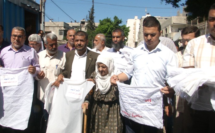 غزة: وقفة احتجاجية أمام المندوب السامي رفضاً لسياسة الإهمال الطبي