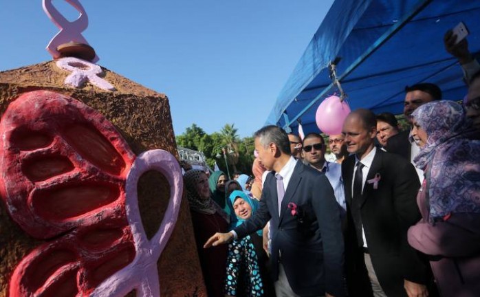 تدشين نصب تذكاري لدعم مريضات سرطان الثدي بغزة