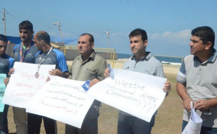 وقفة احتجاجية لاتحاد الكرة اثر منع الاحتلال لمنتخب الشواطئ من السفر