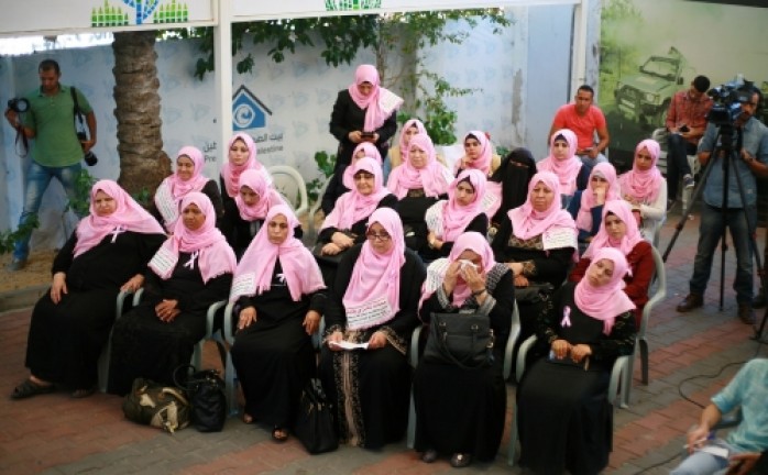 مريضات سرطان الثدي يناشدن للسماح لهن بالعلاج خارج غزة