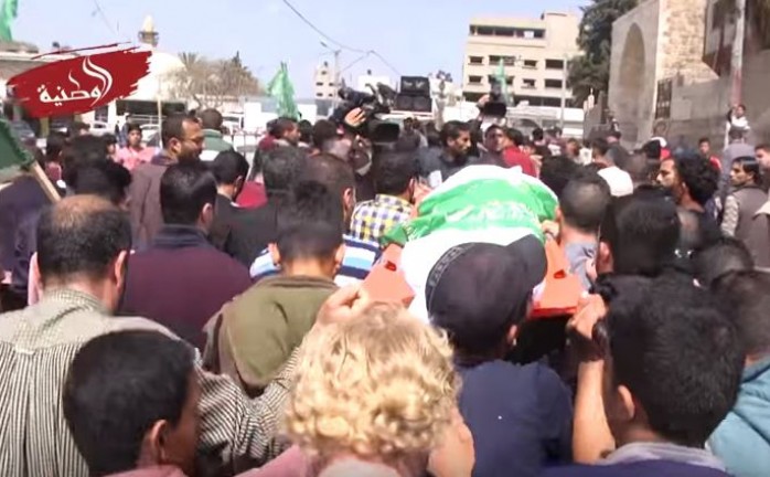 المئات يشيعون الشهيد اسلام حرز الله في غزة