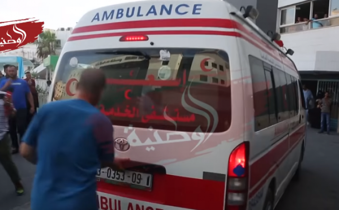 لحظة وصول جثمان الشهيدين الطفلين أمين النمرة ولؤي كحيل لمجمع الشفاء الطبي في غزة