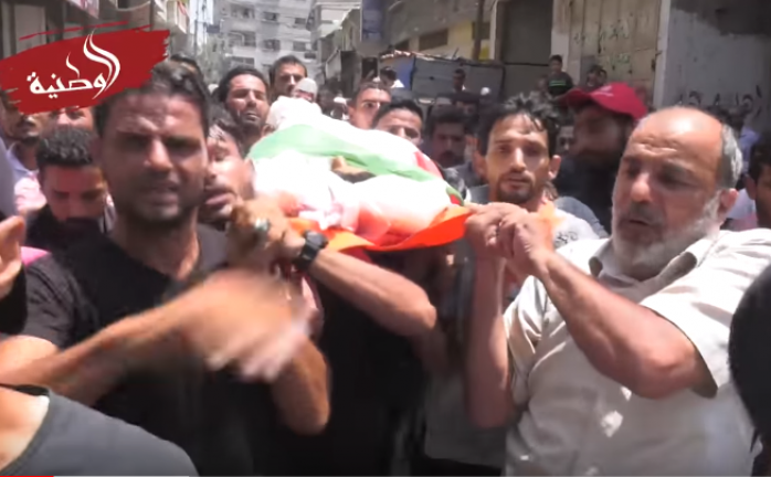 جماهير غزة تشيع جثماني الطفلين كحيل والنمرة