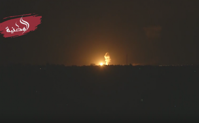 ردًا على إطلاق صواريخ.. الطيران الحربي يستهدف عدة مناطق مختلفة في قطاع غزة