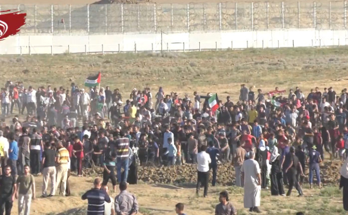 أجواء الفعاليات خلال الجمعة 65 من مسيرات العودة الكبرى شرق فطاع غزة.