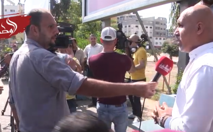 صحفيون يشاركون بمظاهرة لمسيرات العودة أمام حاجز بيت حانون