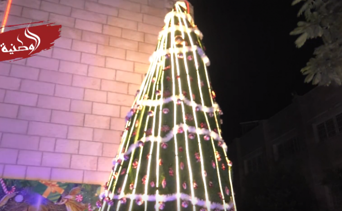 اضاءة شجرة الميلاد في كنيسة دير اللاتين بمدينة غزة