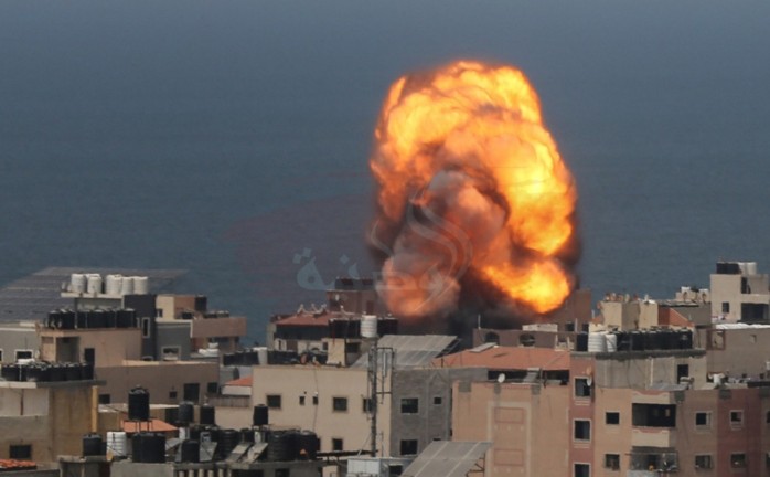 لحظة قصف منزل عائلة خليفة في مدينة غزة