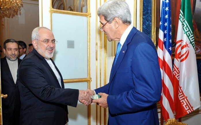 يلتقي وزير الخارجية الأمريكي جون كيري في نيويورك الاثنين نظيره الإيراني محمد جواد ظريف في أول اجتماع بينهما منذ توصلت القوى الكبرى وإيران إلى اتفاق مرحلي حول البرنامج النووي الإيراني.
