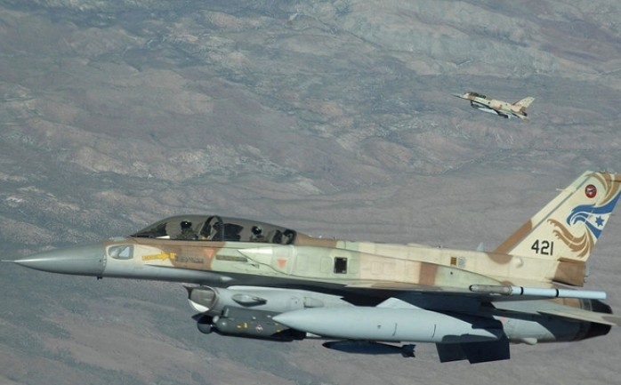 قصفت مقاتلات إسرائيلية، مواقع تابعة للجيش السوري وحزب الله اللبناني في منطقة القلمون القريبة من الحدود بين سوريا ولبنان.