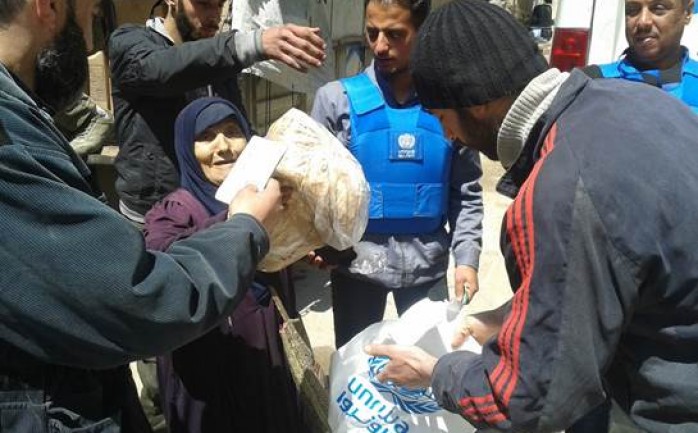 قالت الممثل الأمريكي الدائم لدى الأمم المتحدة السفيرة سامانثا باور إن هذا التبرع سيعمل على "توفير المساعدة الطارئة لكل من الآلاف العديدون من الأشخاص الذين لا يزالون محاصرين في اليرموك وللاجئي