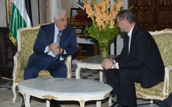 اجتمع الرئيس محمود عباس، الأربعاء، مع رئيس الحكومة التونسية الحبيب الصيد، بحضور وزير الخارجية التونسي الطيب البكوش