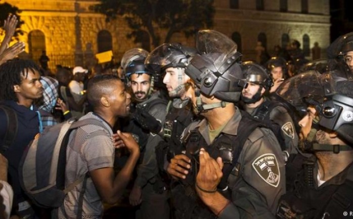 شهدت الليلة الماضية، عدة مناطق في مدينة القدس المحتلة، مواجهات بين قوات من شرطة الاحتلال ومتظاهرين من يهود ينحدرون من أصل إثيوبي، احتجوا على عدة حوادث وقعت مؤخراً ومارس خلالها أفراد الشرطة ال