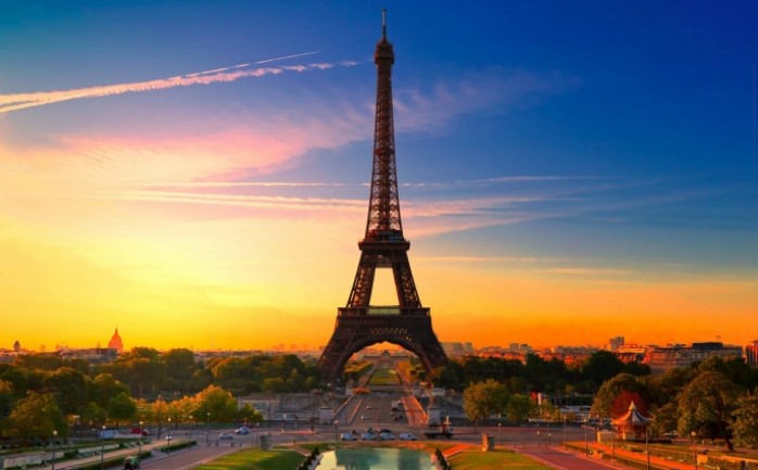 قالت متحدثة باسم وزارة الخارجية الفرنسية، الخميس، إن شركة تينز الصينية حجزت ما يصل الى 140 فندقا في باريس لينزل فيها حوالي نصف موظفيها البالغ عددهم 12 ألفا أثناء رحلة لقضاء عطلة أربعة أيام في