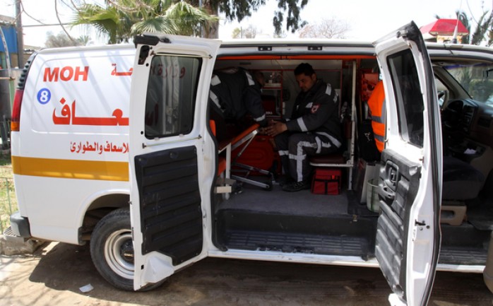 أصيب أربعة مواطنين بحالات اختناق جراء انفجار عرضي لأسطوانة غاز، قرب معبر رفح البري جنوب قطاع غزة.
