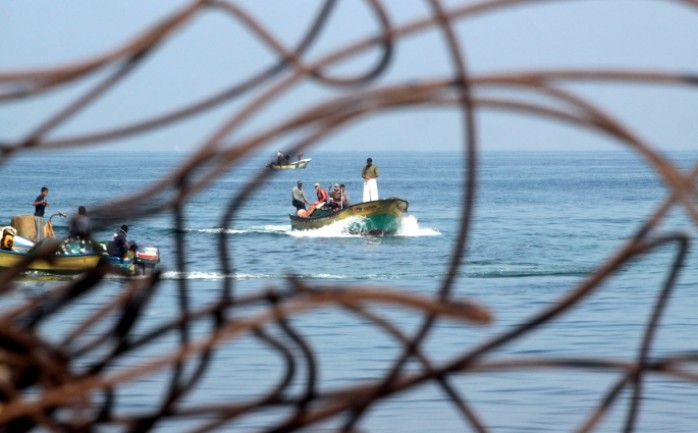 أطلقت بحرية الاحتلال الإسرائيلي النار اتجاه مراطب الصيادين قبالة سواحل عدة مناطق في قطاع غزة، فيما فتحت قوات إسرائيلية الرصاص باتجاه مزارعين السبت
