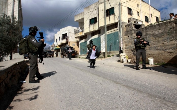 سلمت قوات الاحتلال الإسرائيلي، فجر السبت، شابين من بيت لحم بلاغين لمراجعة مخابراتها