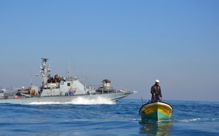 أطلقت الزوارق البحرية الاسرائيلية، صباح الجمعة، النار على مراكب الصيادين في عرض بحر مدينة غزة وسط القطاع.