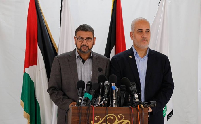 رفضت حركة حماس قرار الحكومة الفلسطينية بتأجيل الانتخابات في الضفة الغربية ومنعها في قطاع غزة.

وقالت حماس خلال مؤتمر صحفي عقد الثلاثاء :" إن تأجيل الانتخاب