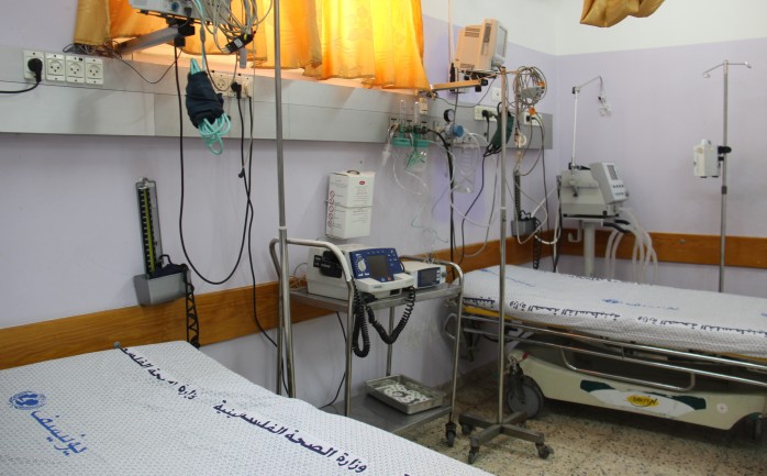 حطم مواطنون من عائلة الشيخ مساء الاثنين، المحتويات الطبية والأجهزة الحساسة في غرفة العناية المركزة بمجمع ناصر الطبي في مدينة خانيونس جنوب قطاع غزة.  

وقالت مصادر طبيبة لـ"الوطنيـة" إن الأج