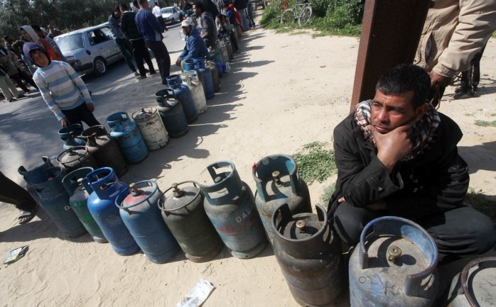 أغلقت اليوم الإثنين جميع محطات الغاز أبوابها في قطاع غزة، نتيجة اشتداد أزمة نقص غاز الطهي وإغلاق المعابر بشكل متواصل.

وقال رئيس لجنة الغاز في جمعية أصحاب 
