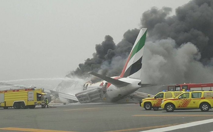 أغلقت السلطات الإماراتية مطار دبي بعد وقوع حادث لطائرة هبطت اضطراريا على الساعة 12:45 بالتوقيت المحلي، مما أدى إلى إغلاق المطار كإجراء احترازي.