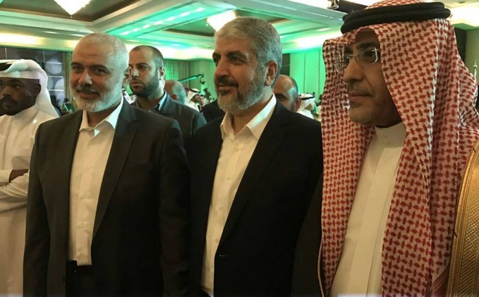 شارك رئيس المكتب السياسي لحركة حماس خالد مشعل ونائبه إسماعيل هنية في احتفال أقامته السفارة السعودية بالدوحة بمناسبة اليوم الوطني.

وبث ناشطون سعوديون وقطريّون وعدة مواقع إخبارية صوراً تظهر 