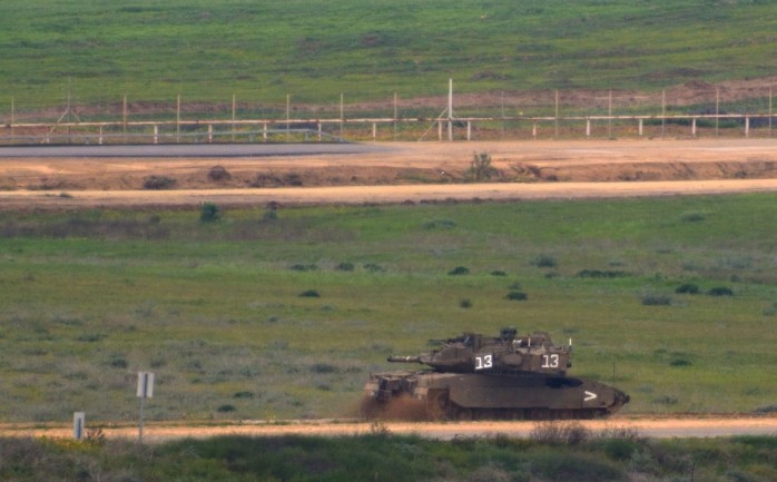 قوات الاحتلال الإسرائيلي تستهدف رعاة الأغنام على طول الحدود الشرقية لقطاع غزة دون وقوع إصابات.