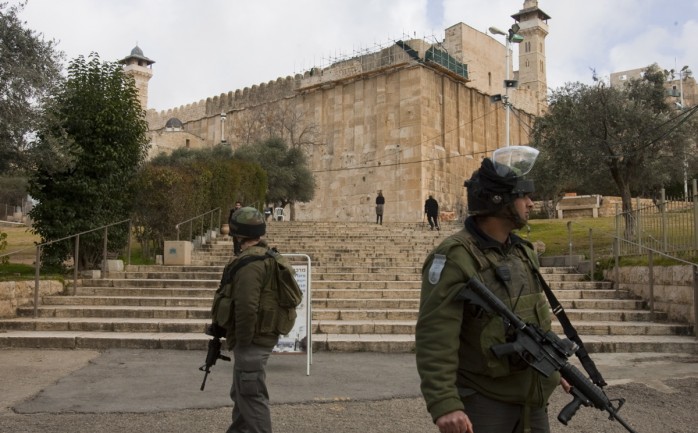 شرعت سلطات الاحتلال الإسرائيلي اليوم الخميس، بإغلاق المسجد الإبراهيمي في الخليل بحجة الأعياد اليهودية ومنع رفع الأذان 49 وقتاً خلال الشهر الماضي.

وأكد وزير الأ