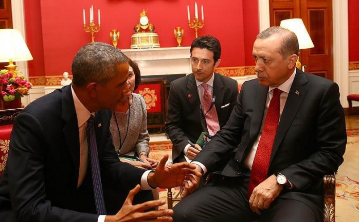 بحث الرئيس التركي رجب طيب أردوغان، ونظيره الأمريكي باراك أوباما، عدة قضايا منها مكافحة تنظيم &quot;داعش&quot; ، وأزمة اللاجئين.

وأفادت مصادر في الرئاسة التركية، أن أردوغان وأوباما عقدا لقاءً