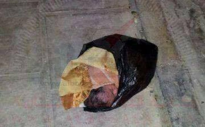 عُثر فجر اليوم السبت على طفل "رضيع" ملقى على الأرض أمام مسجد البشرى في حي الشيخ رضوان شمال مدينة غزة.


