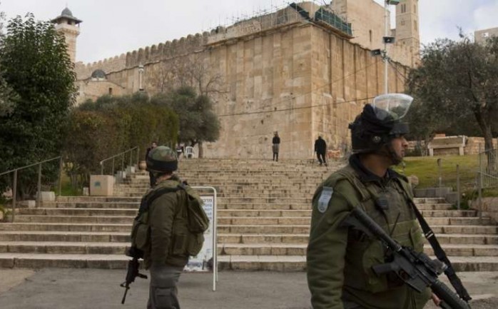 اعتقلت قوات الاحتلال الإسرائيلي اليوم الخميس، امرأة فلسطينية داخل الحرم الإبراهيمي في مدينة الخليل.

ونقل موق