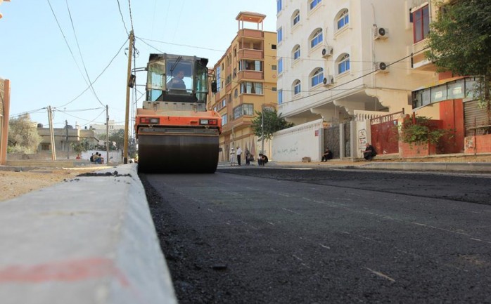 شرعت بلدية غزة برصف عدد من الشوارع الحيوية في المدينة، ضمن جهودها الهادفة لتطوير البنية التحتية والطرقات.


