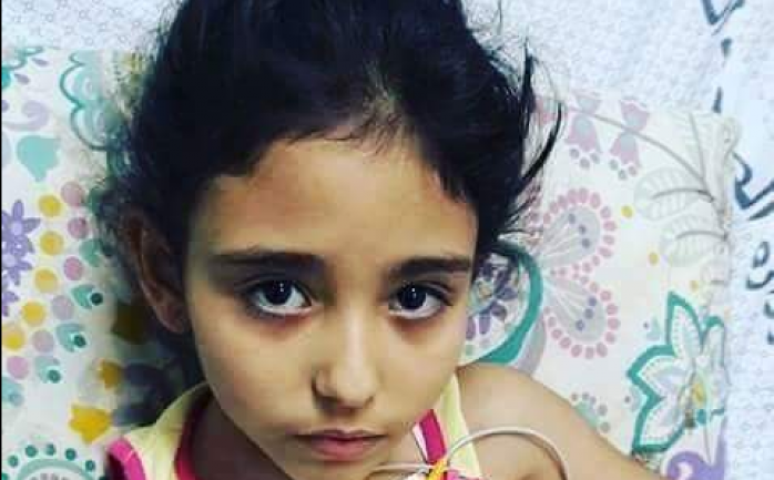 قضت طفلة فلسطينية تبلغ من العمر 6 أعاوم من مدينة خانيونس جنوب قطاع غزة، بعد معناه طويلة من مرض سرطان الدماغ.