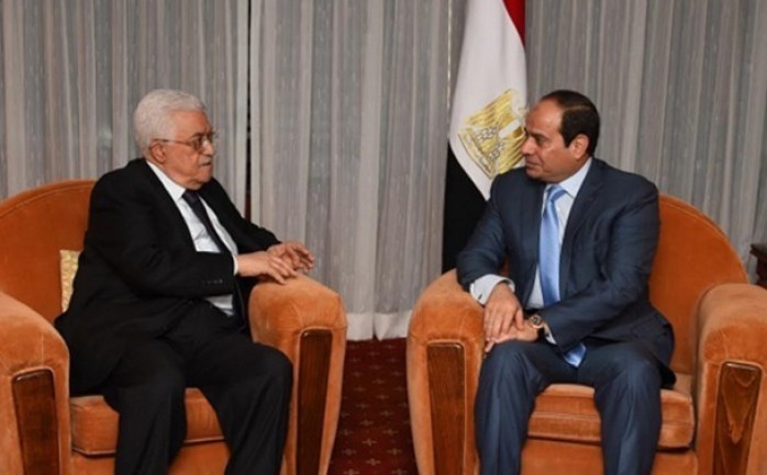 الرئيس الفلسطينيي محمود عباس ونظيره المصري عبد الفتاح السيسي 