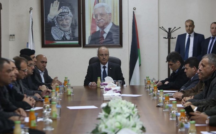رئيس الوزراء رامي الحمد الله ، خلال ترؤسه اجتماعاً لقادة المؤسسة الأمنية ومدراء العمليات