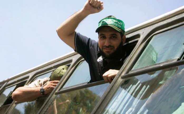 مازن فقهاء خلال خروجه من السجن في صفقة وفاء الأحرار