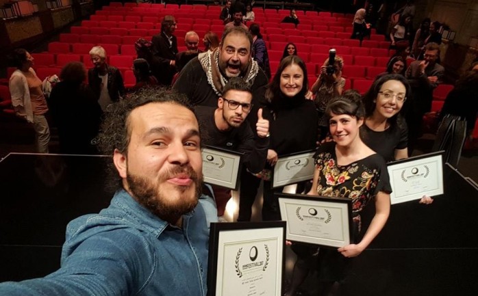 المخرج الفلسطيني محمد الجبالي مع جائزة BBC عربي