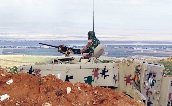 أحد عناصر الجيش الأردن على الحدود مع سوريا