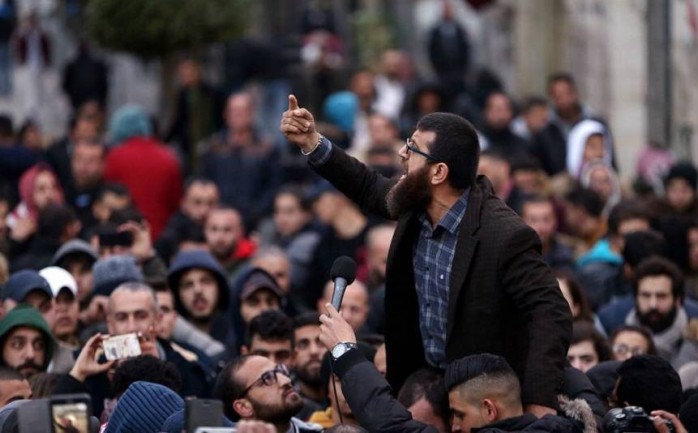 القيادي خضر عدنان خلال مسيرة جماهيرية في الضفة الغربية
