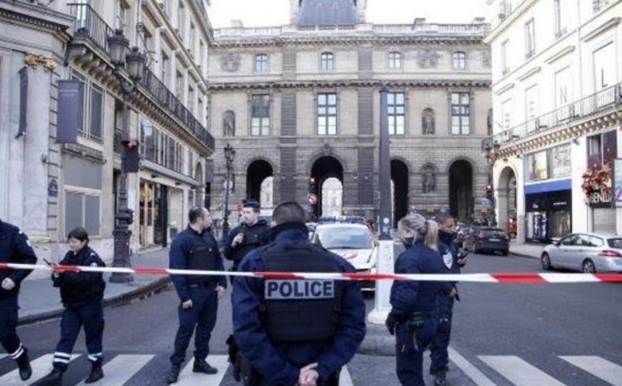 الشرطة الفرنسية في محيط متحف اللوفر